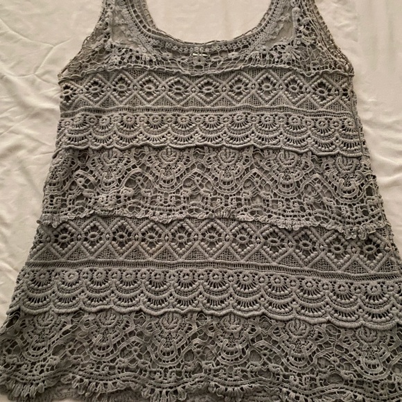 Women’s Shell - Picture 2 of 2